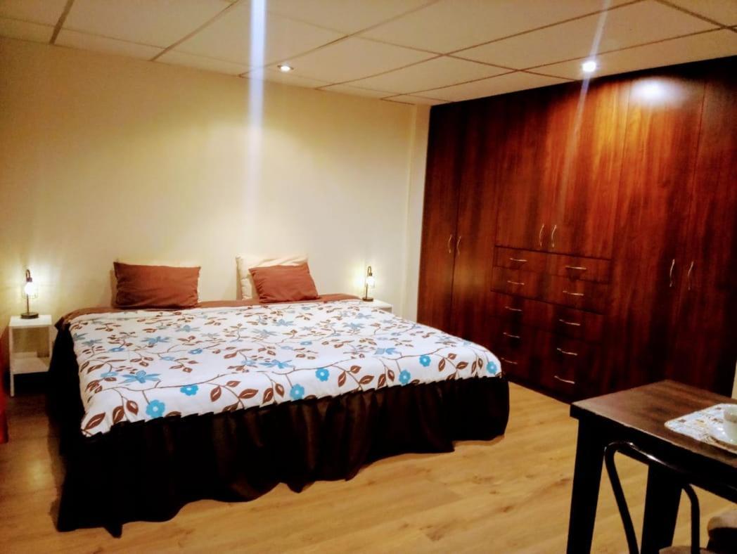 Casa De Huespedes Tu Parada En Κουένκα Εξωτερικό φωτογραφία