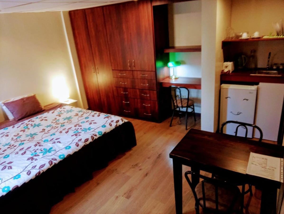 Casa De Huespedes Tu Parada En Κουένκα Εξωτερικό φωτογραφία
