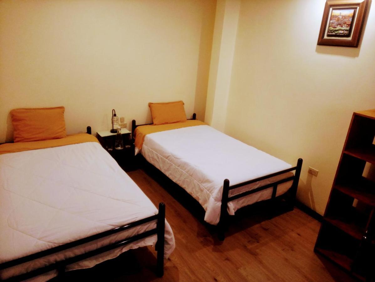 Casa De Huespedes Tu Parada En Κουένκα Εξωτερικό φωτογραφία