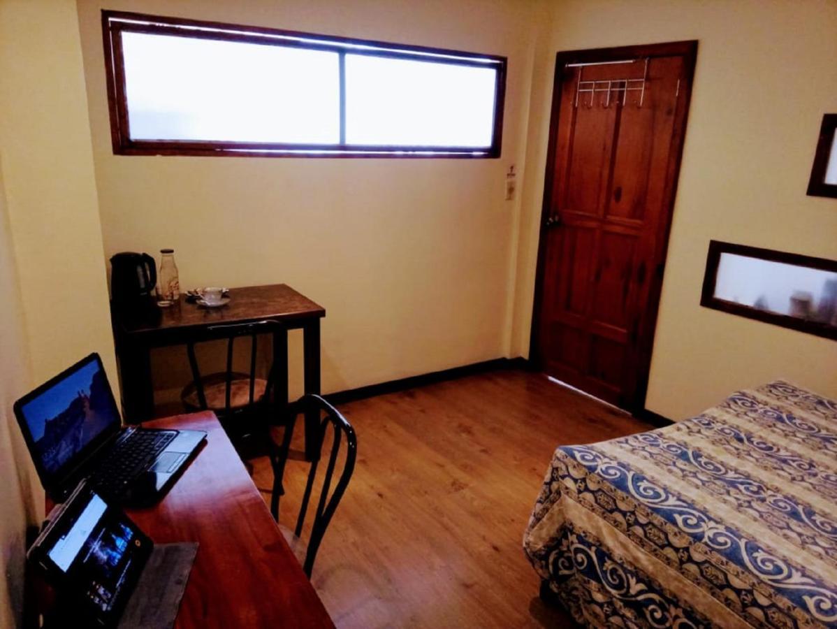 Casa De Huespedes Tu Parada En Κουένκα Εξωτερικό φωτογραφία